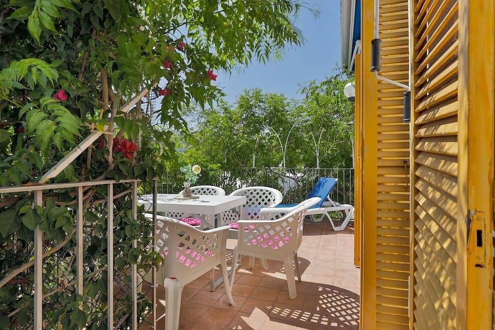 Apartamento entero, 2 bedroom apartment with beach access in Mallorca in Cala d'Or, Santanyí