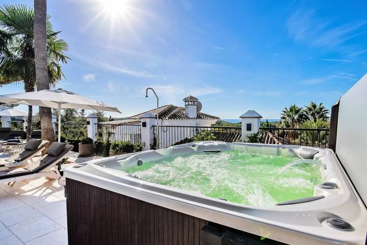 Super andalusisch Villa in der Nähe von Strand mit beheiztem Pool in Elviria, Marbella