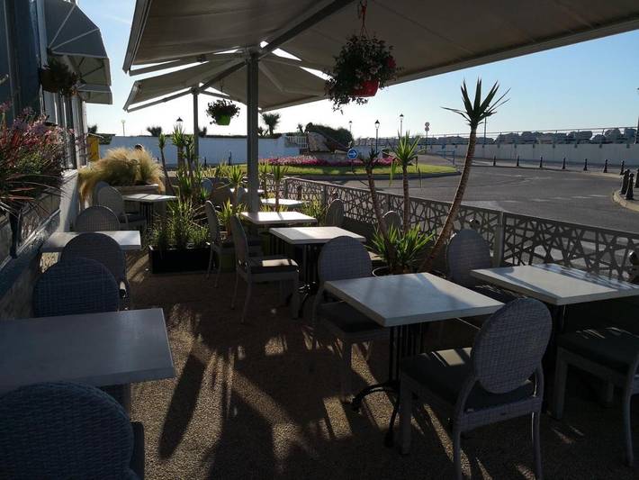 Hôtel pour 3 personnes, avec terrasse, animaux acceptés dans Plage du Port (Les Saintes-Maries-de-la-Mer) - 2