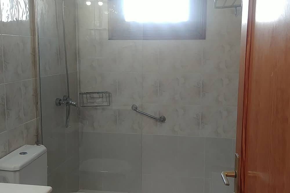 Casa Juan, 3 habitaciones con aire acondicionado, 2 baños, piscina privada climatizada en invierno in Puerto del Carmen, Tías