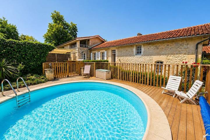 Gîte pour 10 personnes, avec piscine et jardin