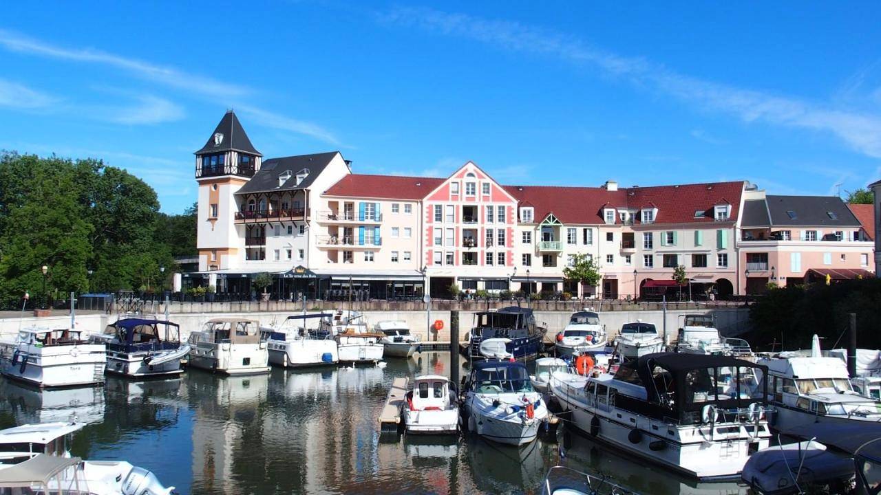 Appartement entier, Studio Apartment in Cergy, Val-d'Oise