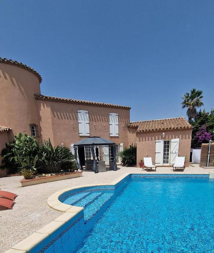 Chalet para 12 personas, con jardín y piscina - 1