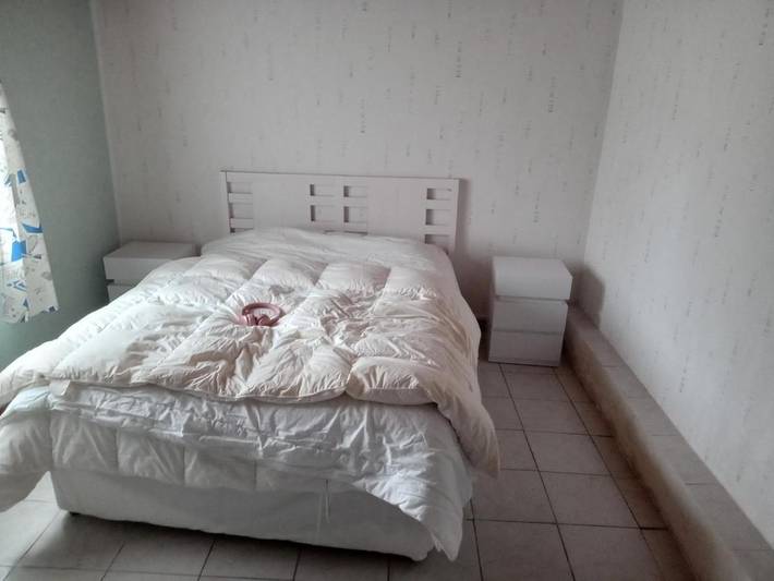 Appartement de vacances pour 2 personnes, avec terrasse et vue ainsi que jardin et piscine