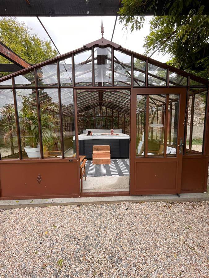Maison d’hôte pour 3 personnes, avec piscine ainsi que jacuzzi et jardin, animaux acceptés
