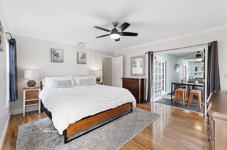 Vacation rental for 8 people, with yard in Dania Beach