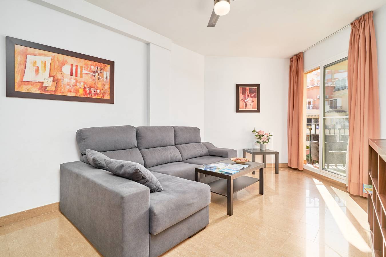 Entire apartment, Apartment 'Las Palmeras A92' with Sea View, Shared Pool and Wi-Fi in Torrox Costa, Torrox
