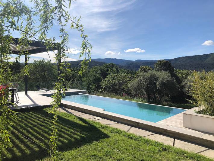 Cottage pour 10 personnes, avec terrasse ainsi que piscine et jardin à Saint-Zacharie