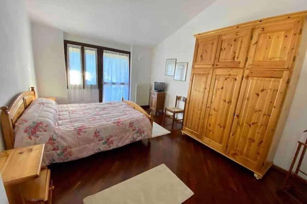 Independent villa with garden and great view in Sondrio, Bernina-Alpen