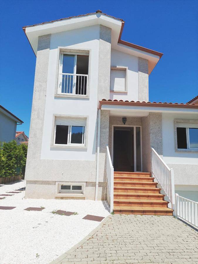 Apartamento para 15 personas, con Balcón y Terraza además de Jardín y Vistas en Orense