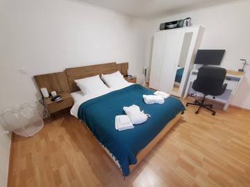 Gîte pour 2 personnes, avec vue et terrasse à Thoiry (Ain)