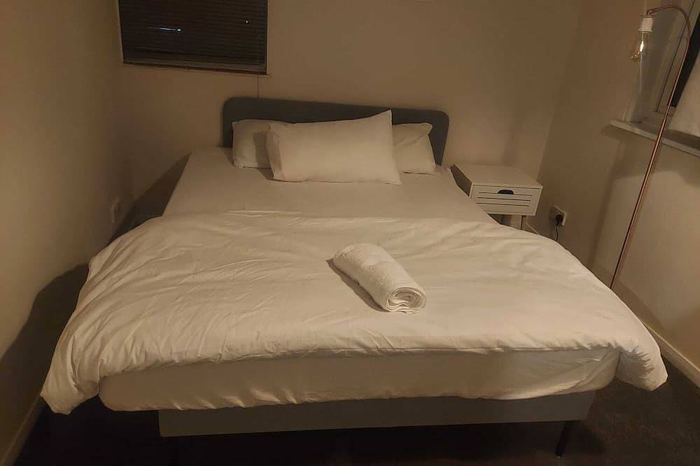 Beautiful, stylish and modern cosy, and central 2 bed house (can sleep up to 6) in Aylesbury, Buckinghamshire
