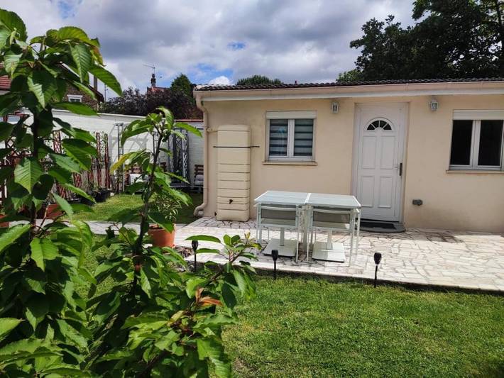 Location de vacances pour 4 personnes, avec jardin à Vaires-sur-Marne