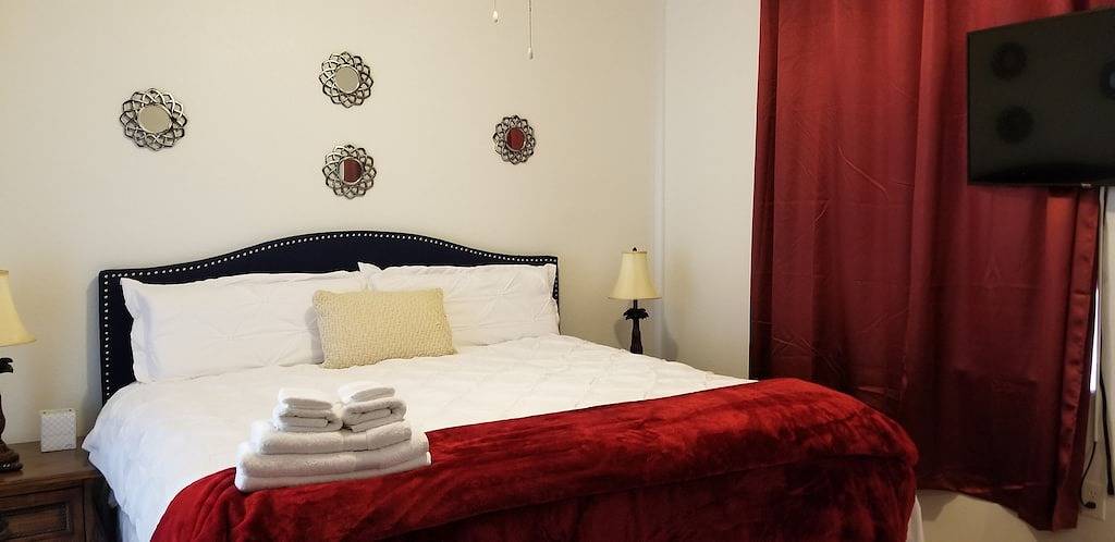 Resort Villa, Pools Fun and relaxation/w Kingbed. in Lake Marion (FL)