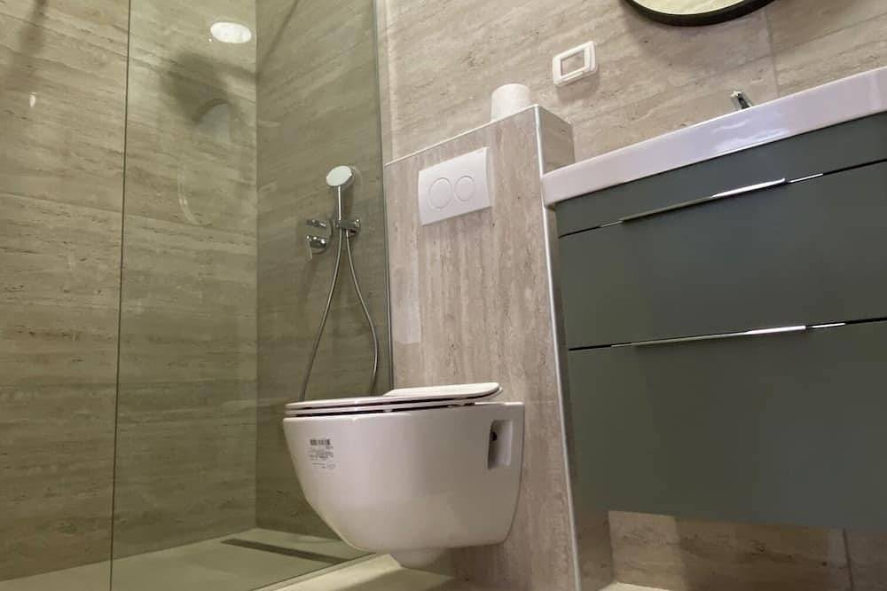 Ganze Wohnung, Großes neues Apartment, 2 Schlafzimmer & große Terrasse mit Blick über Bucht in Medulin, Südküste Istrien