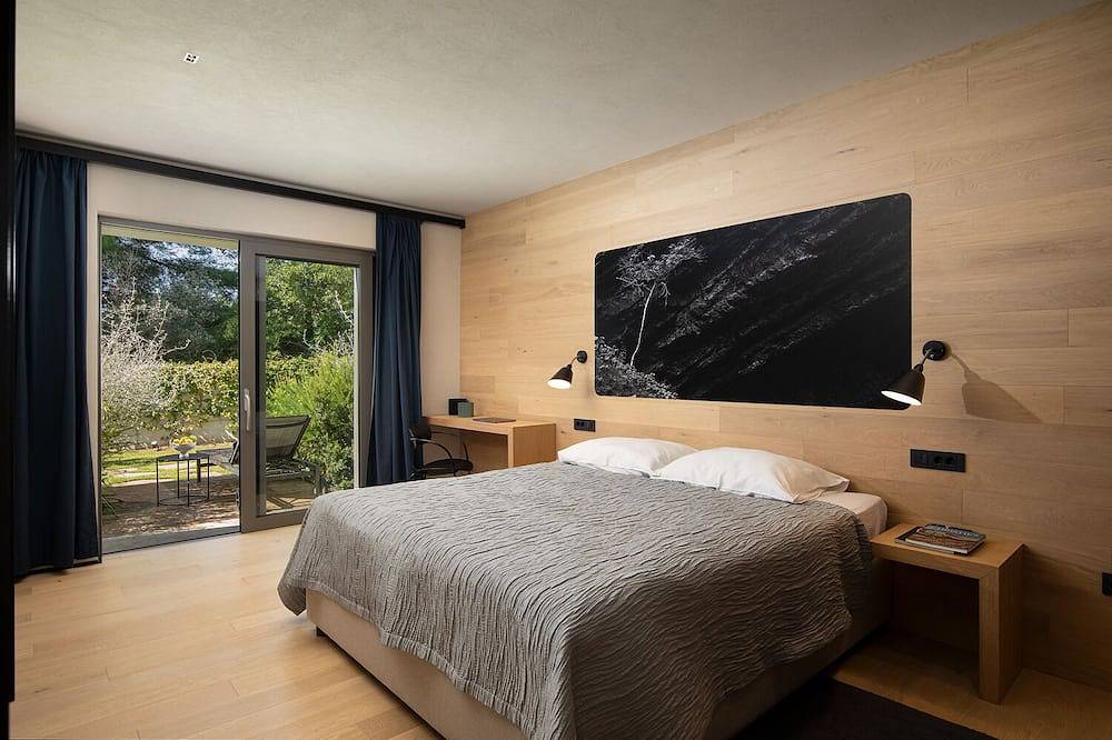 Designer Villa with a see view and heated infinity pool in Fazana, Südküste Istrien