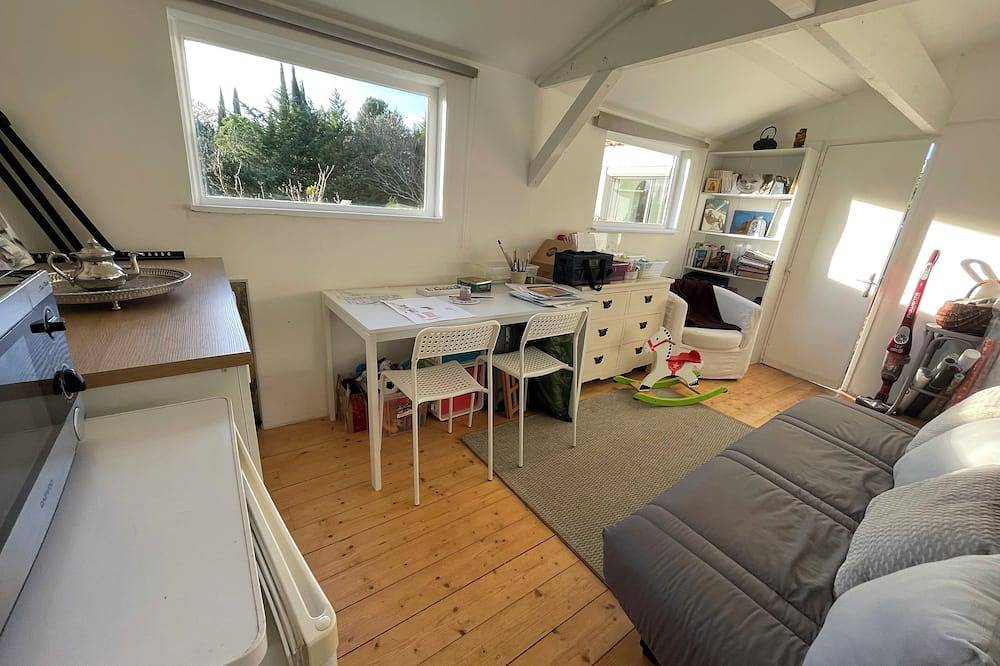 Chalet en bois, charmant et lumineux pour 2 personnes maximum + bébé in Tourrettes, Région de Draguignan