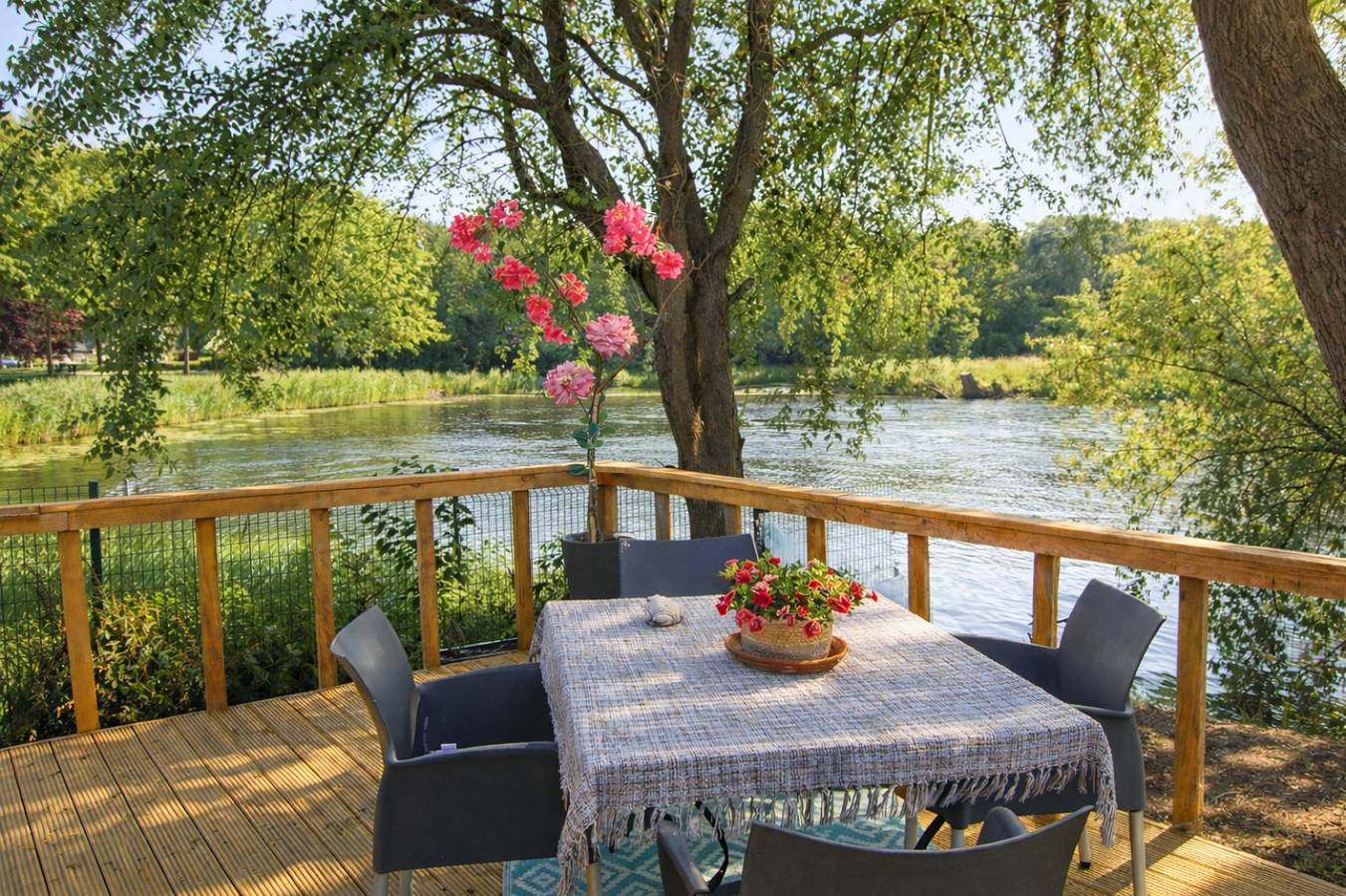 Gemütliches 4-Personen chalet mit Wasserterrasse in Bad Nieuweschans in Emsland