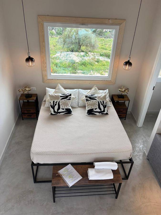 Chambre d’hôte pour 3 personnes, avec Balcon et Terrasse ainsi que Jardin et Piscine à Avola - 4