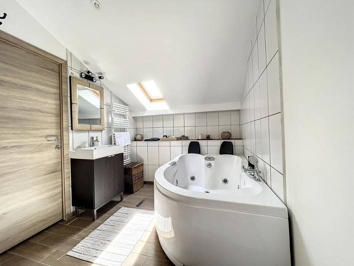 Appartement de vacances pour 4 personnes, avec Jacuzzi à Charleroi