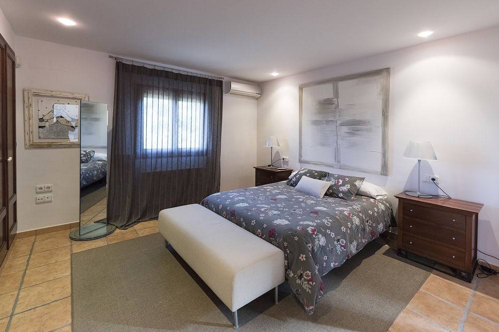 Villa Para Disfrutar De La Naturaleza Y El Mar in Pedreguer, Costa Blanca