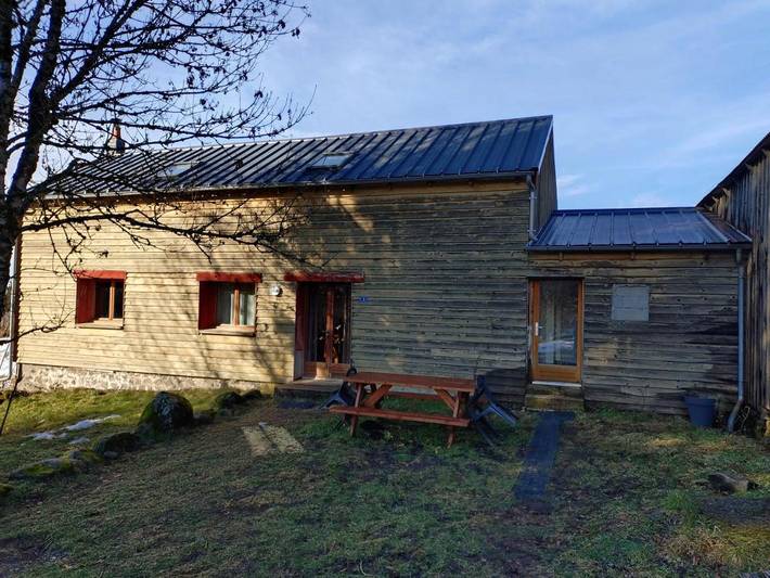 Location de vacances pour 14 personnes, avec jardin et vue, animaux acceptés à Chastreix - 2