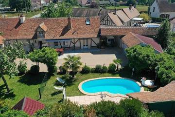 Location de vacances pour 10 personnes, avec piscine ainsi que terrasse et jardin à Romorantin-Lanthenay