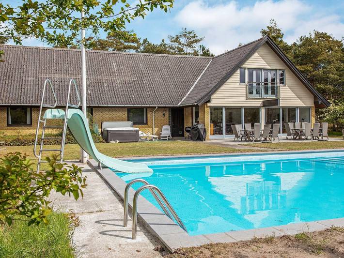Ferienhaus für 14 Personen, mit Terrasse und Pool auf Seeland