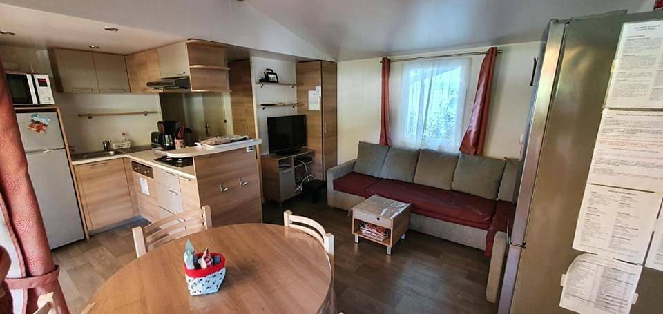 Camping pour 8 personnes, avec jacuzzi ainsi que piscine et jardin à Parentis-en-Born - 4
