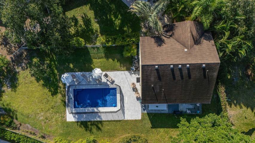 Vacation rental for 10 people, with yard and terrace, kid friendly in Jupiter