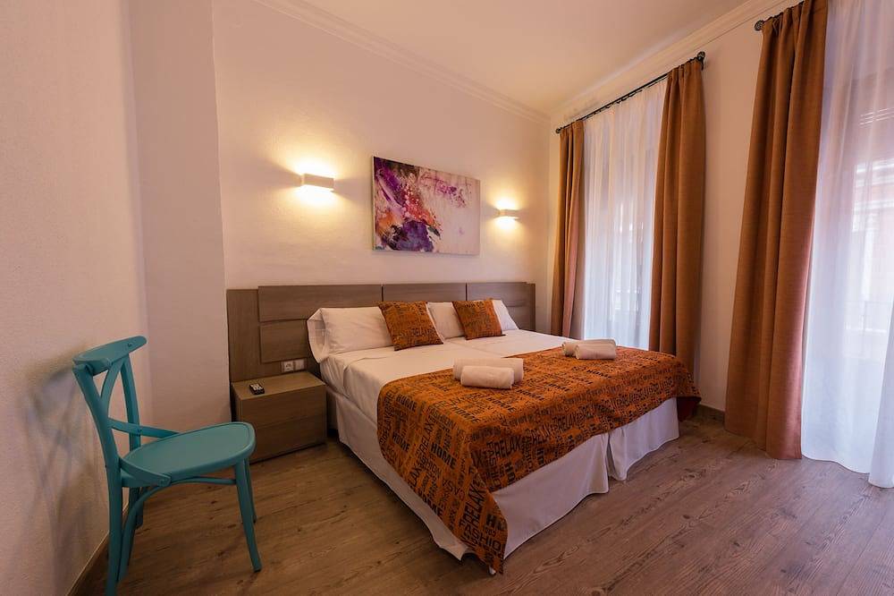 Entire apartment, \"House Watch 1\". In The Historical Center Of Antequera in Antequera, Málaga Province