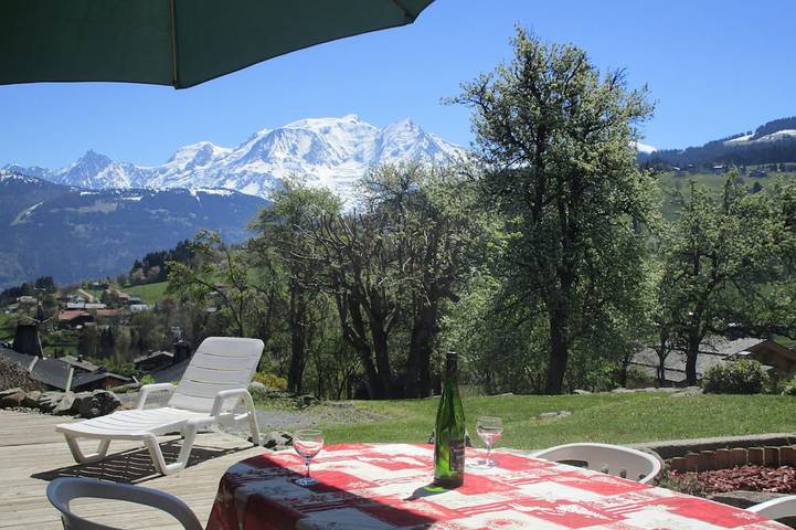 Location de vacances pour 4 personnes, avec terrasse et jardin à Combloux