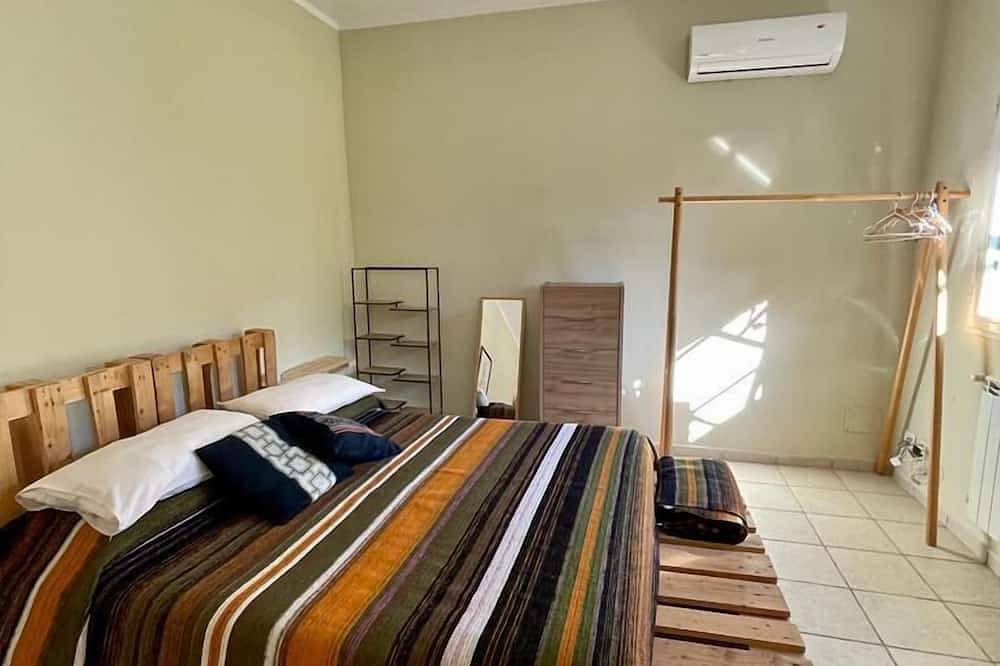 Apartment with Garden View in Lecce, Lecce Province
