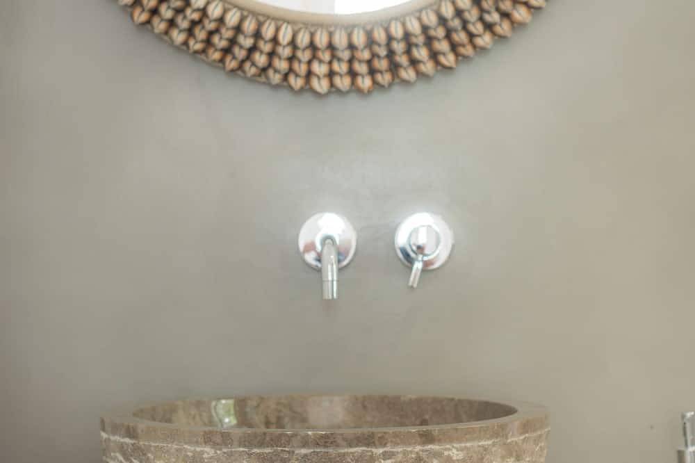 Luxury 5 bed Villa with Heated Pool and Stunning Sea Views - 5min walk to Beach in Cala Vedella, Sant Josep de sa Talaia