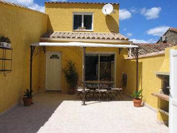 Gîte pour 6 personnes, avec terrasse, animaux acceptés à Roquefort-des-Corbières