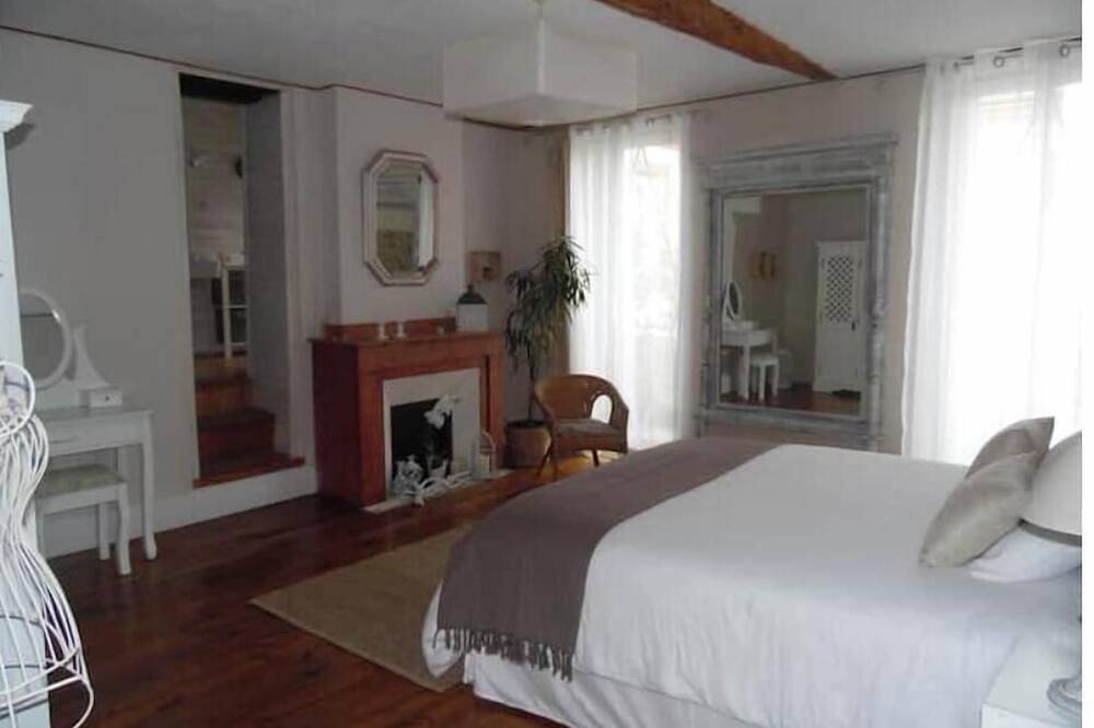Large house at the foot of the mountains in Villeneuve-d'Olmes, Ariège