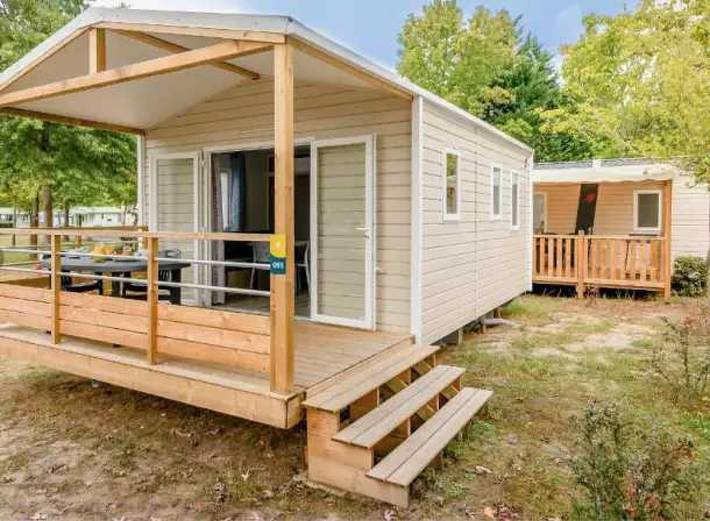 Camping pour 4 personnes, avec jacuzzi et bassin pour enfant dans Lac de Biscarrosse