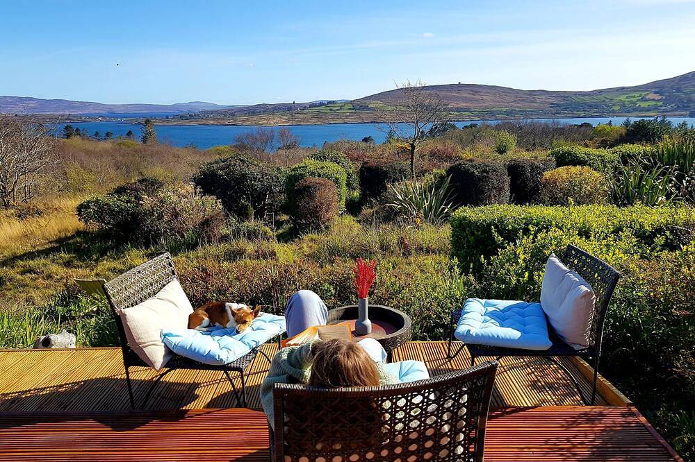 Stunning Sea views 3 bed bungalow - 5 mins from beach! in County Cork