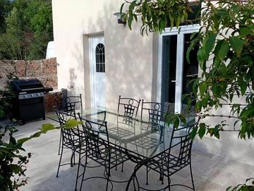 Location de vacances pour 6 personnes, avec terrasse à Marcillac-Vallon