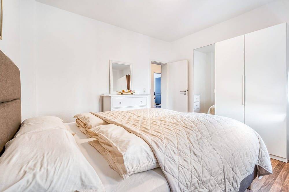 Entire apartment, Apartment 'Am Hagener Hbf – 4th Floor' with Wi-Fi in Hagen, Ruhr district