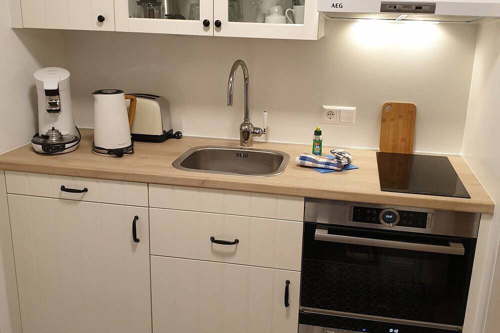 Ganze Wohnung, Insel Reichenau, Hallenbad & Sauna gratis, Wlan, See 200 m, Konstanz 7 km in Reichenau, Untersee