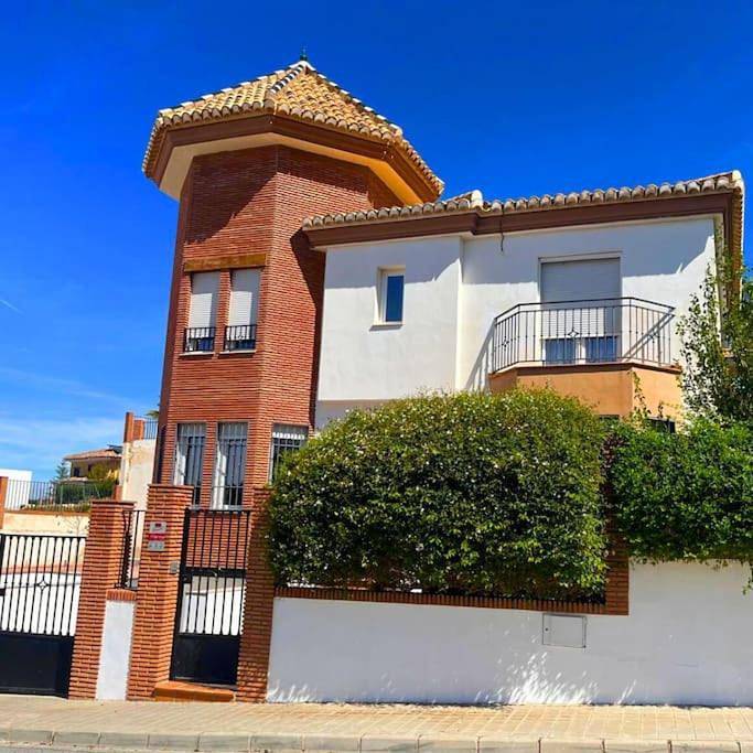 Casa rural para 8 personas, con vistas y jardín en Dílar