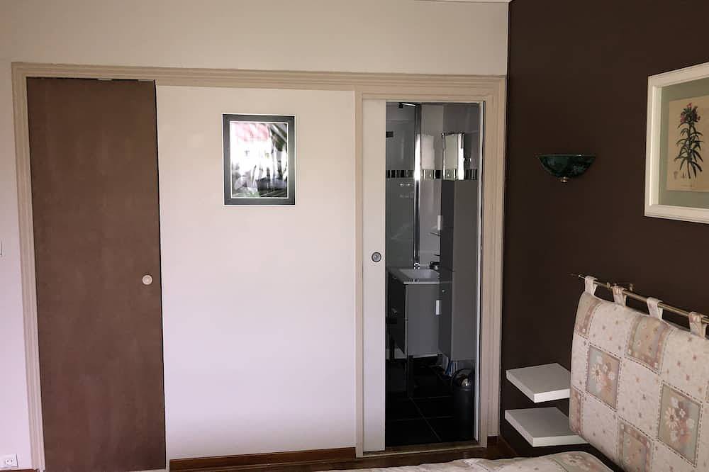 En villa, apartamento independiente de 130 m2 con aire acondicionado. Piscina de 10x5 in Lattes, Côte d'Améthyste