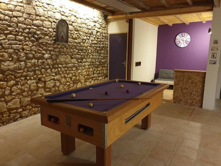 Location de vacances pour 10 personnes, avec Terrasse ainsi que Jardin et Piscine dans Plassac (Charente-Maritime)