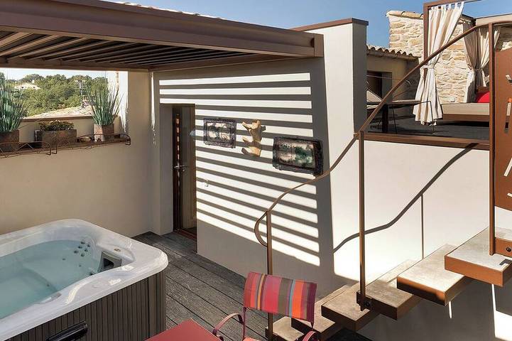 Location de vacances pour 2 personnes, avec terrasse ainsi que jacuzzi et piscine, animaux acceptés à Martignargues - 4