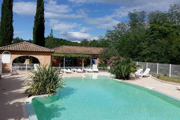 Maison de campagne pour 4 personnes, avec jardin ainsi que piscine et terrasse, animaux acceptés à Gravières