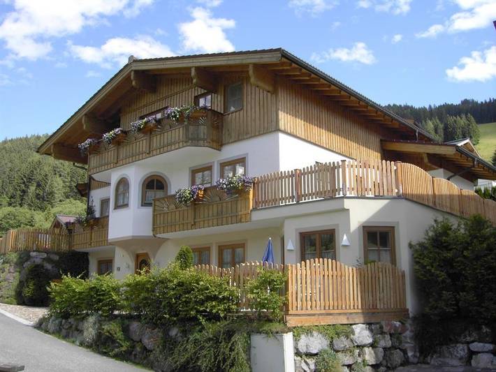 Ferienwohnung für 6 Personen, mit Balkon und Terrasse sowie Garten in Dienten am Hochkönig