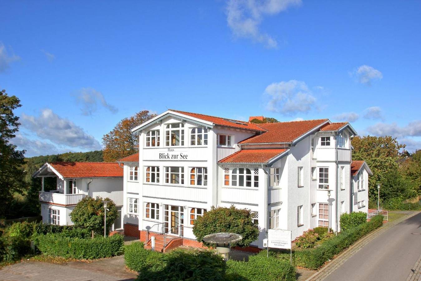 Apartamento entero, Fewo mit Meerblick, Schwimmbad- und Saunanutzung - Haus Blick zur See Fewo 02 in Göhren, Rügen