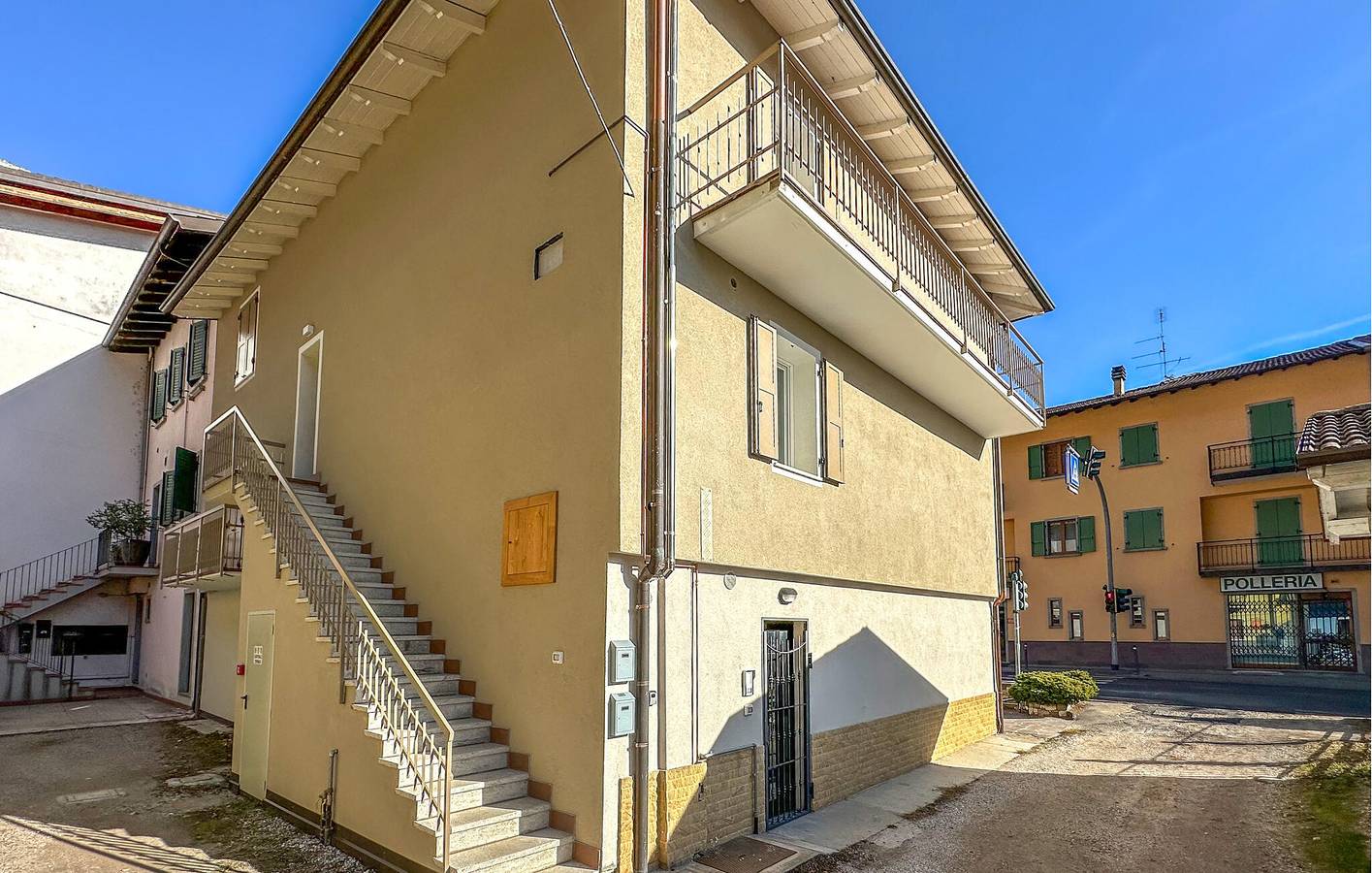 Ganze Ferienwohnung, Apartment mit Seeblick, Parkplatz, Terrasse und Internet in Bagolino, Gardasee-Berge