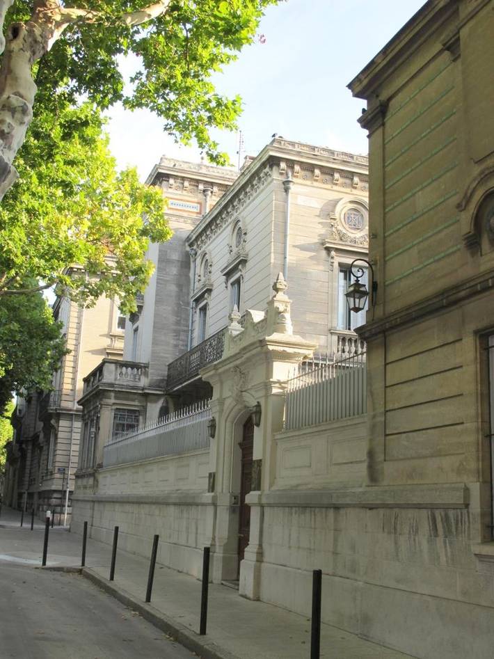 Hôtel pour 2 personnes, avec piscine et terrasse ainsi que vue et jardin à Nîmes